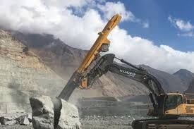 Cỗ máy xẻ vỡ đá tảng trong nháy mắt