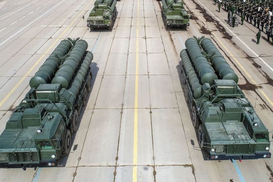 Thổ Nhĩ Kỳ nhận tiếp lô hàng S-400 thứ hai từ Nga; 19 bang của Mỹ kiện Tổng thống Trump