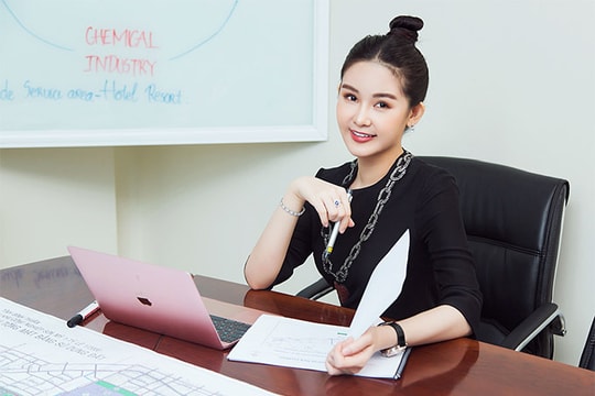 Lê Âu Ngân Anh khoe đỗ thạc sĩ loại ưu ở Anh