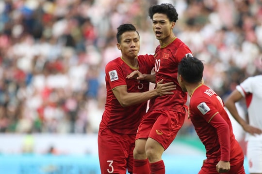 Công Phượng không về Việt Nam hội quân; Đức Huy xin ở cùng Văn Hậu 