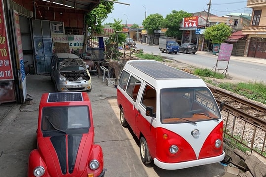 Nam sinh lớp 12 'trình làng' ô tô năng lượng mặt trời gây ấn tượng mạnh