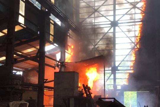 Cháy dữ dội lò luyện thiếc thuộc Công ty Cổ phần Kim loại màu Nghệ Tĩnh