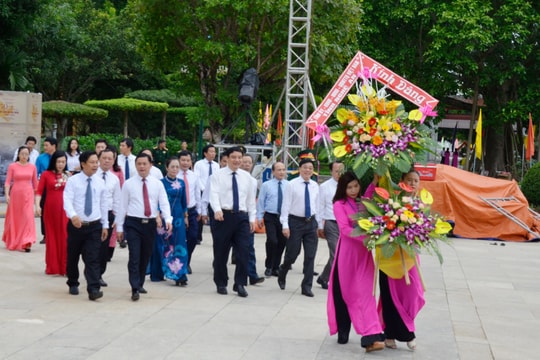 Lãnh đạo tỉnh dâng hoa, dâng hương tại các khu di tích nhân dịp Quốc khánh 2/9