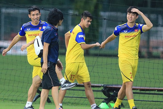 Các cầu thủ Hà Nội FC hội quân tại tuyển Việt Nam; Van Dijk giành giải cầu thủ xuất sắc nhất năm