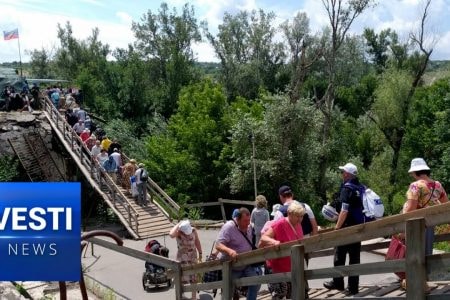 Dân Donbass hối hả xây cầu dưới tầm bắn phá ác liệt của quân đội Ukraine 