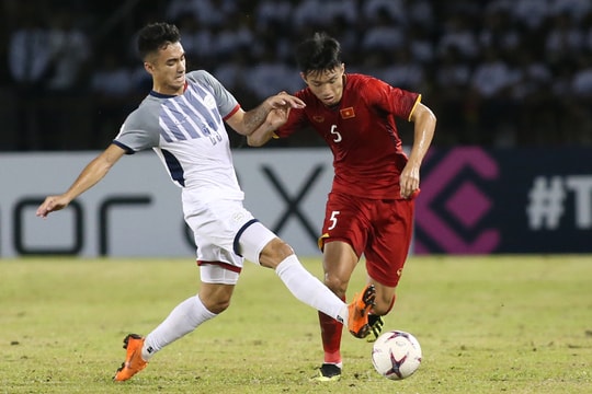 Đoàn Văn Hậu nhận lương tháng 22.000 USD; Sint - Truiden lại thắng khi vắng Công Phượng