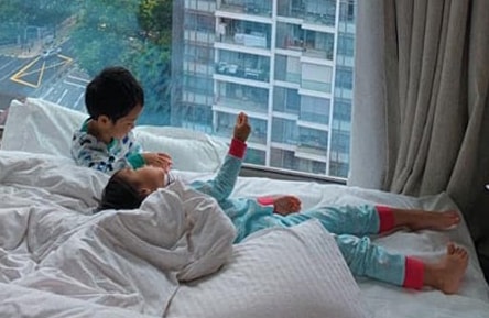 Tăng Thanh Hà lần đầu đăng ảnh hai con