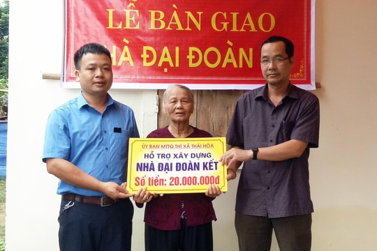 Hoạt động ủng hộ người nghèo, học sinh có hoàn cảnh khó khăn tại Nghệ An 