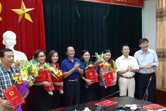 Quỳnh Lưu: Công bố quyết định sáp nhập 4 trường, bổ nhiệm và luân chuyển cán bộ quản lý giáo dục 