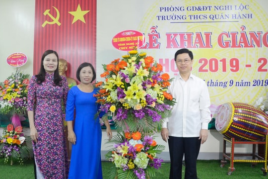 Phó Bí thư Thường trực Tỉnh ủy Nguyễn Xuân Sơn dự khai giảng năm học mới tại Nghi Lộc