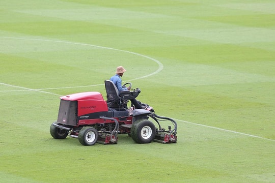 Sân Thammasat gấp rút chuẩn bị, sẽ có 3.000 an ninh bảo vệ ‘đại chiến’ Thái Lan và Việt Nam