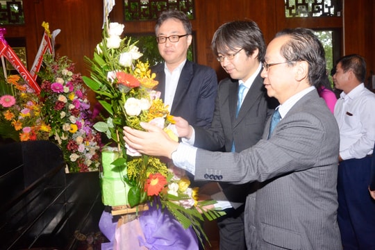 Các cơ quan, doanh nghiệp Nhật Bản dâng hương tưởng niệm Chủ tịch Hồ Chí Minh