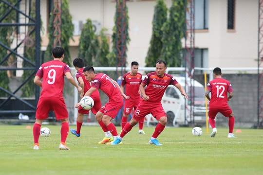 ĐT Thái Lan - ĐT Việt Nam: Mũi đánh của 2 ông thầy