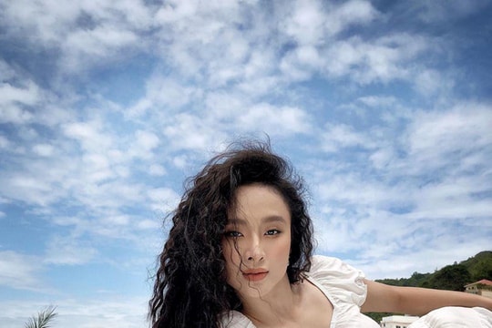 Mỹ nhân Việt chạy theo trend khoe eo, cơ bụng