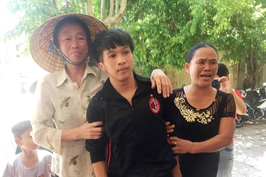 Lời kể của ngư dân Nghệ An may mắn sống sót trong vụ chìm tàu