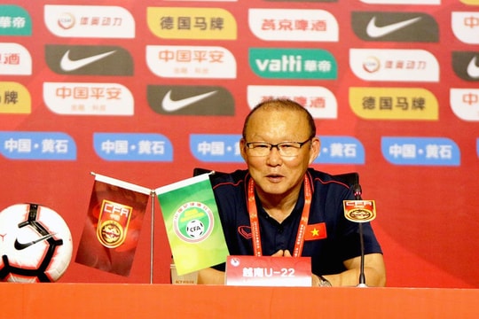 HLV Park nói lời khiêm tốn sau khi đả bại U22 Trung Quốc của Guus Hiddink