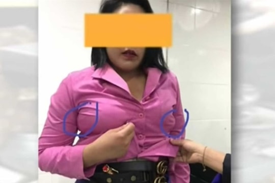 Nữ tiếp viên hàng không quấn hàng hiệu quanh người để buôn lậu