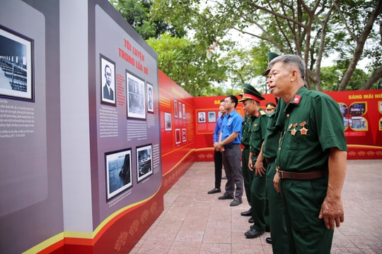 Khai mạc triển lãm 'Nghệ Tĩnh Đỏ - Sáng mãi một niềm tin'