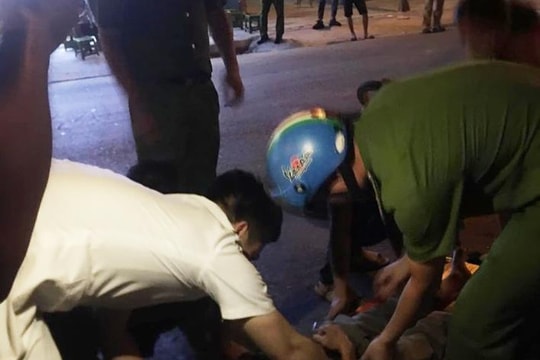 Người đàn ông tự ngã, nằm bất tỉnh trên đường mòn Hồ Chí Minh