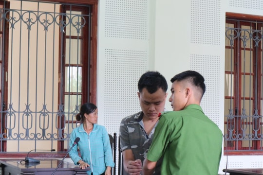 Ngăn trai làng đánh nhau ở quán ngô nướng, 1 thanh niên bị đâm tử vong 