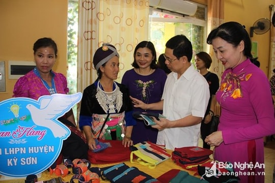 Kiện toàn, bồi dưỡng đội ngũ cán bộ phụ nữ ở cơ sở