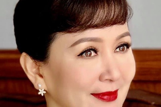 NSND Minh Hòa đính chính tuổi và tin đồn là bồ của NSND Hoàng Dũng