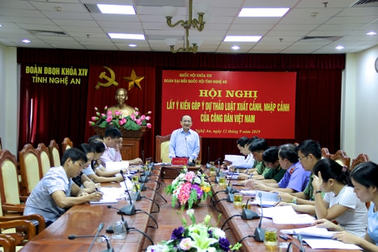 Quản lý chặt hộ chiếu công vụ và hộ chiếu phổ thông 