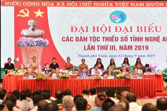 Thông qua Quyết tâm thư tại Đại hội Đại biểu các dân tộc thiểu số tỉnh Nghệ An lần thứ III 