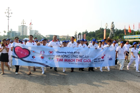 1.000 người dân Nghệ An đi bộ hưởng ứng 'Ngày Tim mạch thế giới'