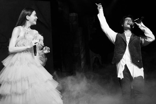 Hồ Ngọc Hà đi chân trần hát trước 3.000 khán giả