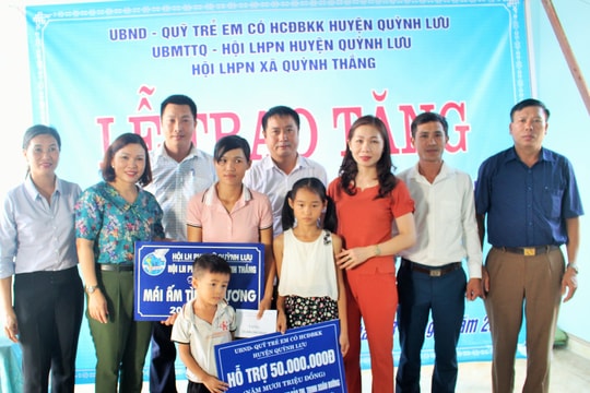 Hoạt động trao quà, hỗ trợ người nghèo tại các địa phương