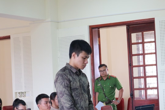 Gã thanh niên 3 lần hầu tòa, rơi nước mắt 'xin lỗi bố mẹ' sau khi nhận án chung thân