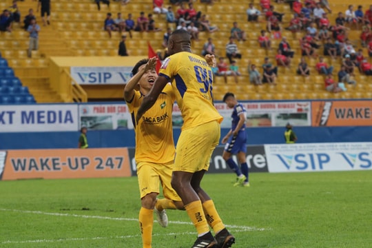 HLV Nguyễn Đức Thắng bất ngờ vì SLNA thắng đậm B. Bình Dương