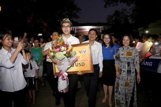 Trần Thế Trung cảm ơn người dân tỉnh nhà đã đồng hành trong hành trình chinh phục Olympia