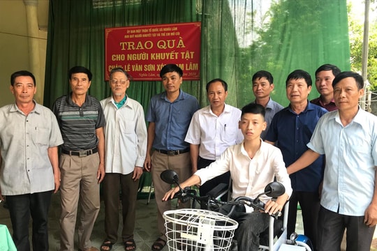 Hoạt động giúp đỡ người nghèo ở Tân Kỳ và Nghĩa Đàn 