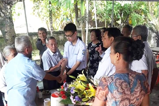 Nhà Vô địch Olympia Trần Thế Trung về báo công và lễ tạ tổ tiên 