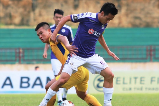 Man City 'nghiền nát' Watford; Văn Quyết xứng đáng nhận thẻ đỏ vì pha vào bóng với Đình Đồng