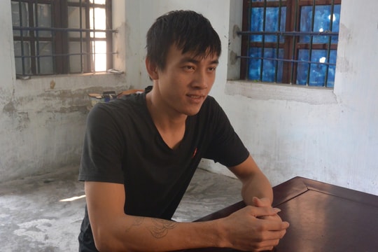 Làm quen các cô gái trẻ không thành, nhóm vị thành niên truy đuổi cướp điện thoại