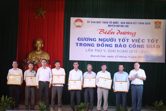 Biểu dương gương 'người tốt, việc tốt' trong đồng bào Công giáo huyện Quỳnh Lưu