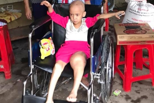 Hoàn cảnh thương tâm của bé gái Nghệ An mắc bệnh hiểm nghèo
