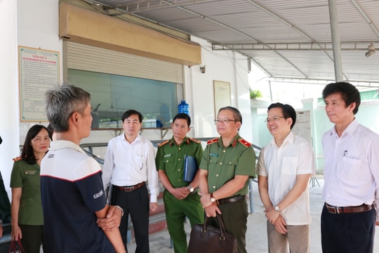 Phó Chánh Văn phòng Bộ Công an kiểm tra việc điều trị Methadone tại Nghệ An