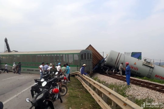 Ai là người chịu trách nhiệm trong vụ lật toa tàu hỏa tại Nghệ An?