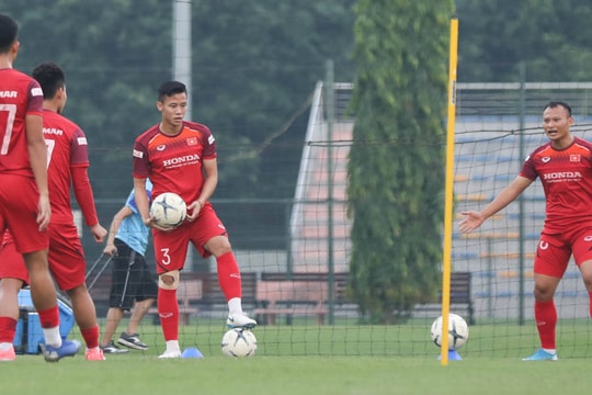 Quế Ngọc Hải báo tin vui, Hoàng Thịnh bất ngờ chia tay đội tuyển