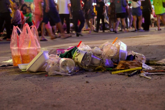 Những hình ảnh chưa đẹp mắt tại phố đêm Cao Thắng thành phố Vinh 