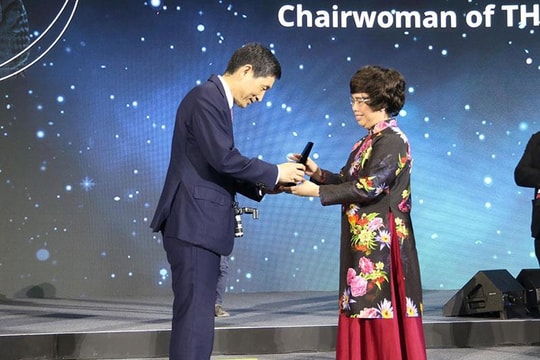 Nữ doanh nhân Việt được tôn vinh đặc biệt tại Diễn đàn tri thức thế giới 2019