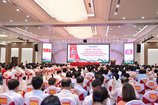 Thường trực Tỉnh ủy gặp mặt gần 800 lãnh đạo cấp phòng các cơ quan tỉnh