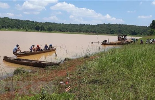 Đi tìm gốc cây hương, 1 người mất tích tại lòng hồ thủy điện do lật xuồng