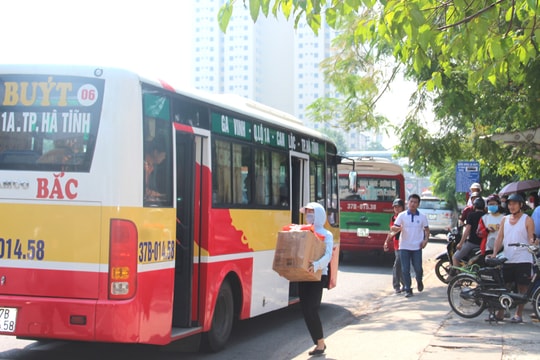 Cần đảm bảo quyền lợi cho khách hàng khi tuyến xe buýt số 5 bị tạm đình chỉ
