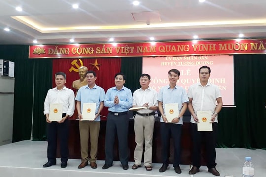 Huyện Tương Dương: 6 cán bộ được bổ nhiệm, điều động vị trí mới