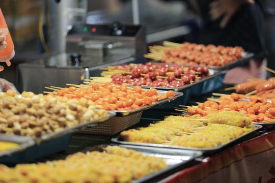 Dạo phố đêm Vinh, no bụng và đã mắt với 'thiên đường' ẩm thực ngon bổ rẻ